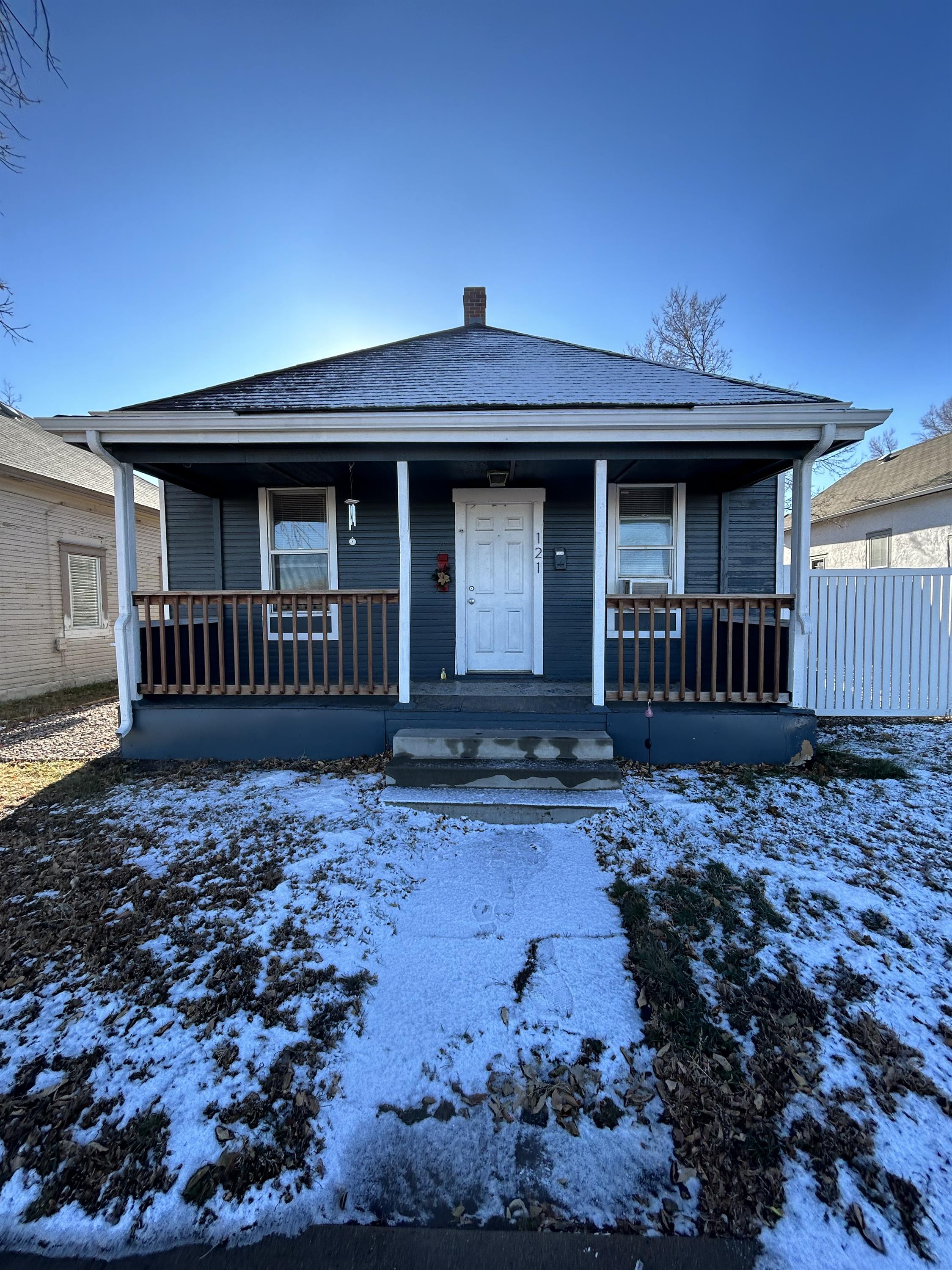 121 Riverside Ave